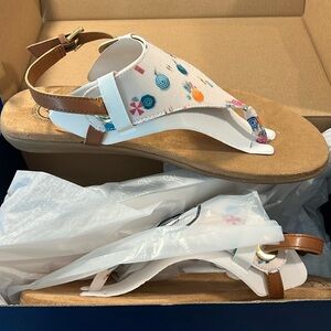 White mountain summer umbrella sandals
